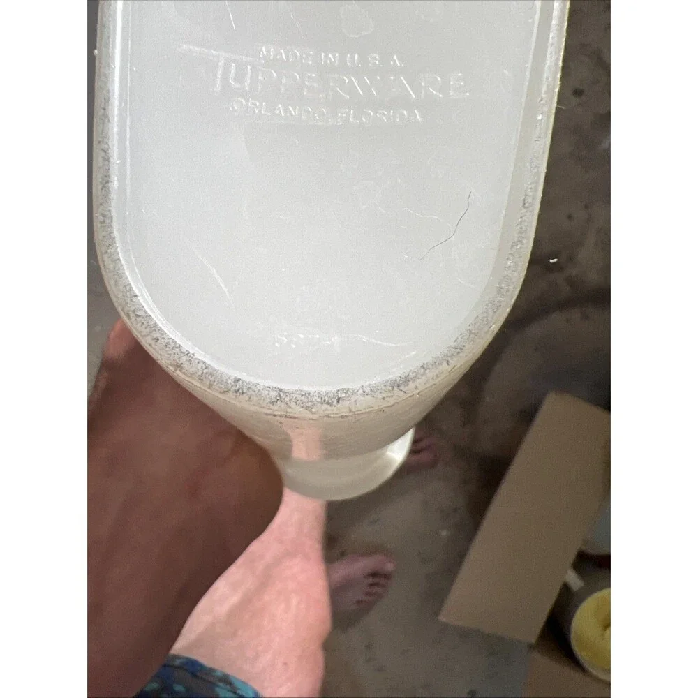 Tupperware vintage 587